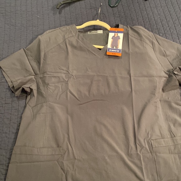 Womens XXL scrub tops NWT - Picture 4 of 5